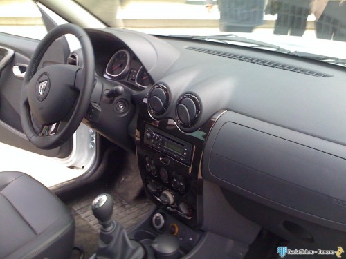 Prime foto interni Dacia Duster