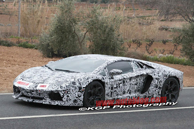 Lamborghini Aventador: nuove foto spia