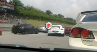 Un paio di incidenti tra auto sportive in Malesia