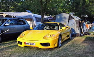 In campeggio con una Ferrari 360 Modena