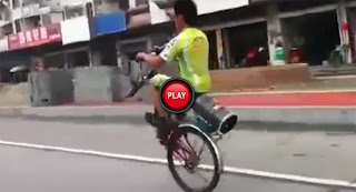 In Cina si va avanti anche senza una ruota (VIDEO)