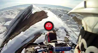 VIDEO: in moto da cross in cima alle montagne