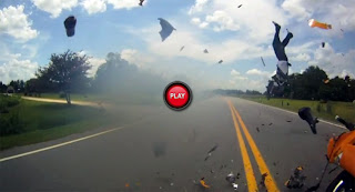 Probabilmente, il peggiore incidente in moto che avete mai visto (VIDEO)
