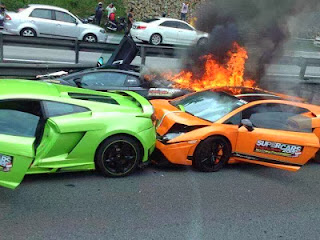 Tre Lamborghini si scontrano e prendono fuoco (VIDEO)