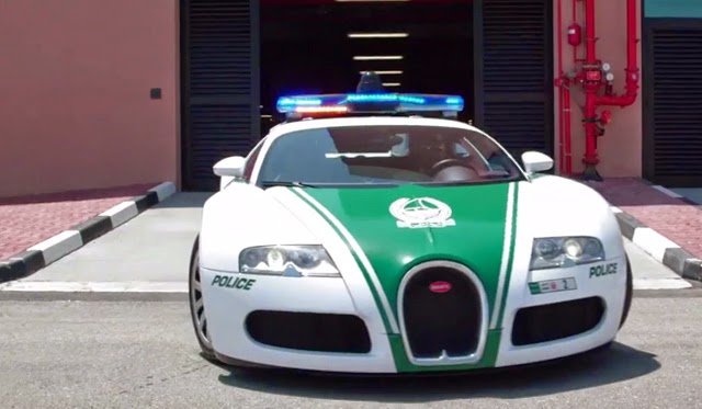Il garage della polizia di Dubai (VIDEO)
