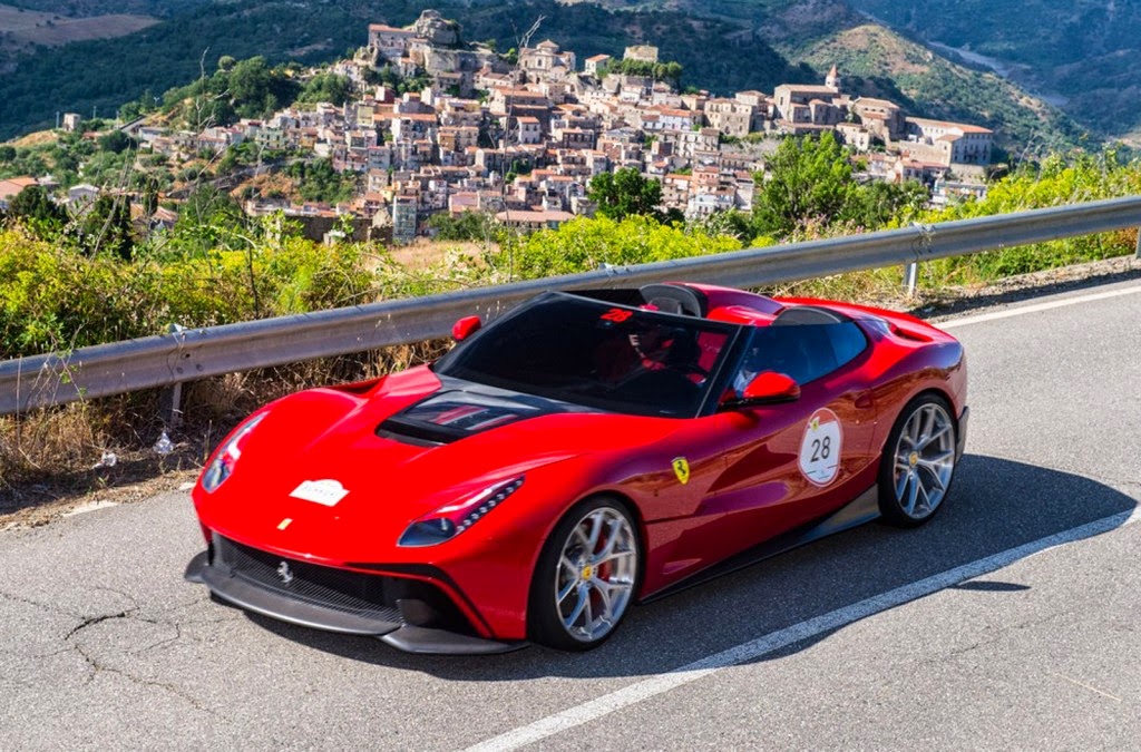 Nuova Ferrari F12 TRS (VIDEO)