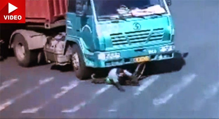 Un camion lo investe e sopravvive (VIDEO)
