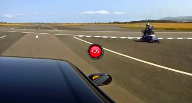 Una Nissan GT-R umiliata da uno scooter per anziani (VIDEO)