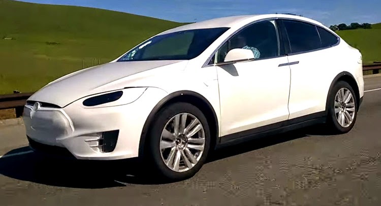 Nuova Tesla Model X: video spia