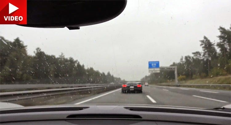 Una Porsche 918 insegue una Koenigsegg in autostrada (VIDEO)