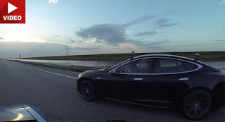 Tesla Model S P85D contro BMW i8 (VIDEO)