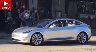 Tesla Model 3: fenomeno da 325.000 ordini (VIDEO)